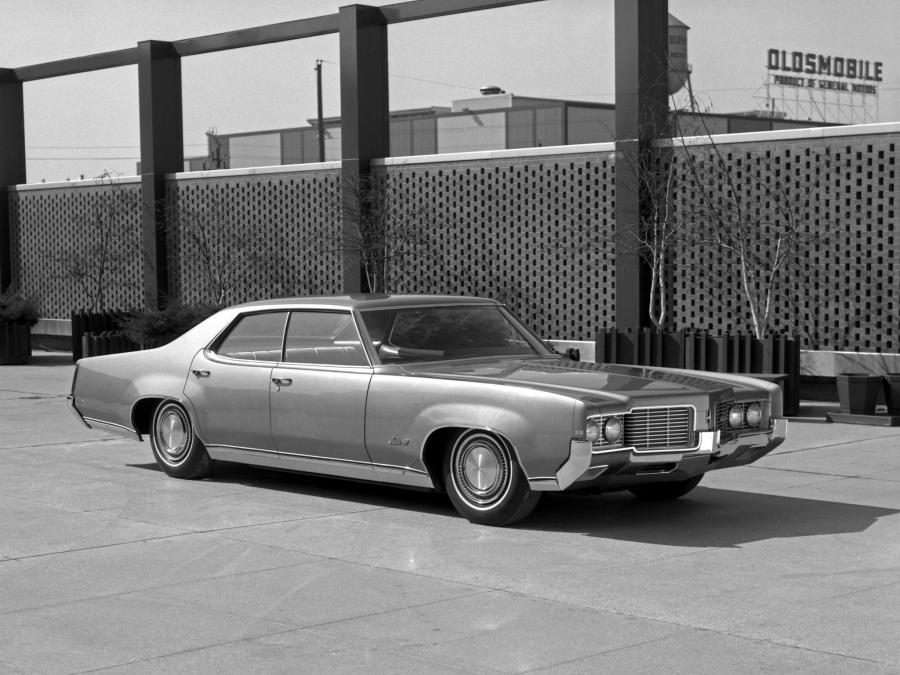  Oldsmobile Delta 88 Custom Holiday Sedan 1969 года  (фото 2 из 2)